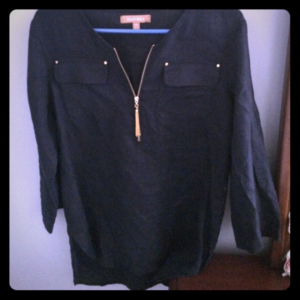 Quarter sleeve top with zipper