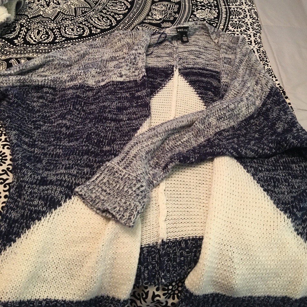 Super cute and comfy blue&cream cardigan wet seal