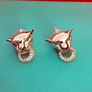 Stunning panther head stud earrings!