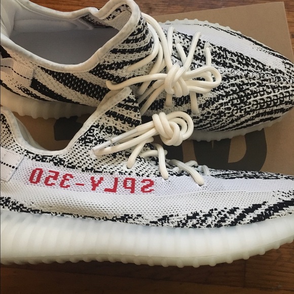 Authentic YEEZY 350 V2 ZEBRA main image 4