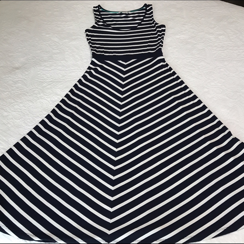 Cute Striped Boden Scoopneck Sleeveless Midi Dress