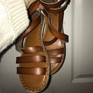 American eagle sandals