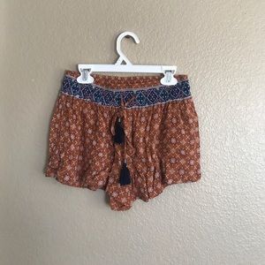 Patterned flowy shorts