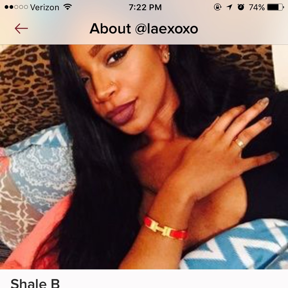 Scammer---Do not buy from her!