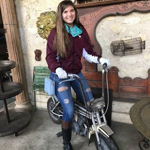 Meet your Posher, Alexia