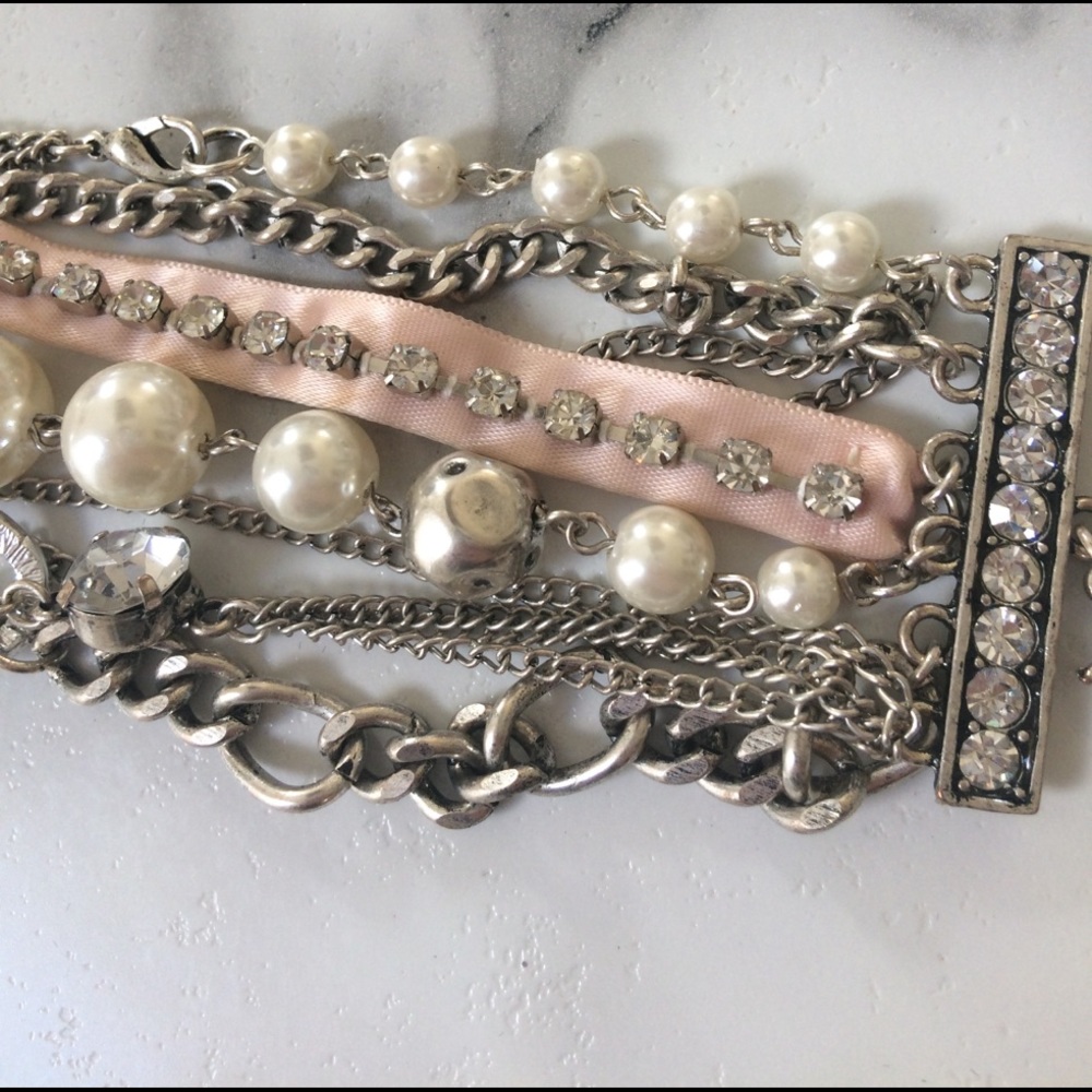 Girls in pearls bracelet - Picture 3 of 5