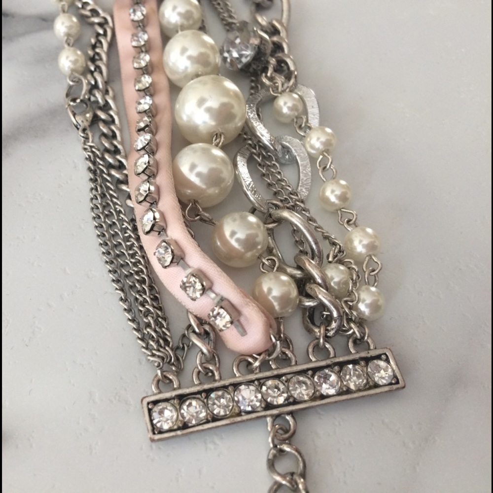 Girls in pearls bracelet