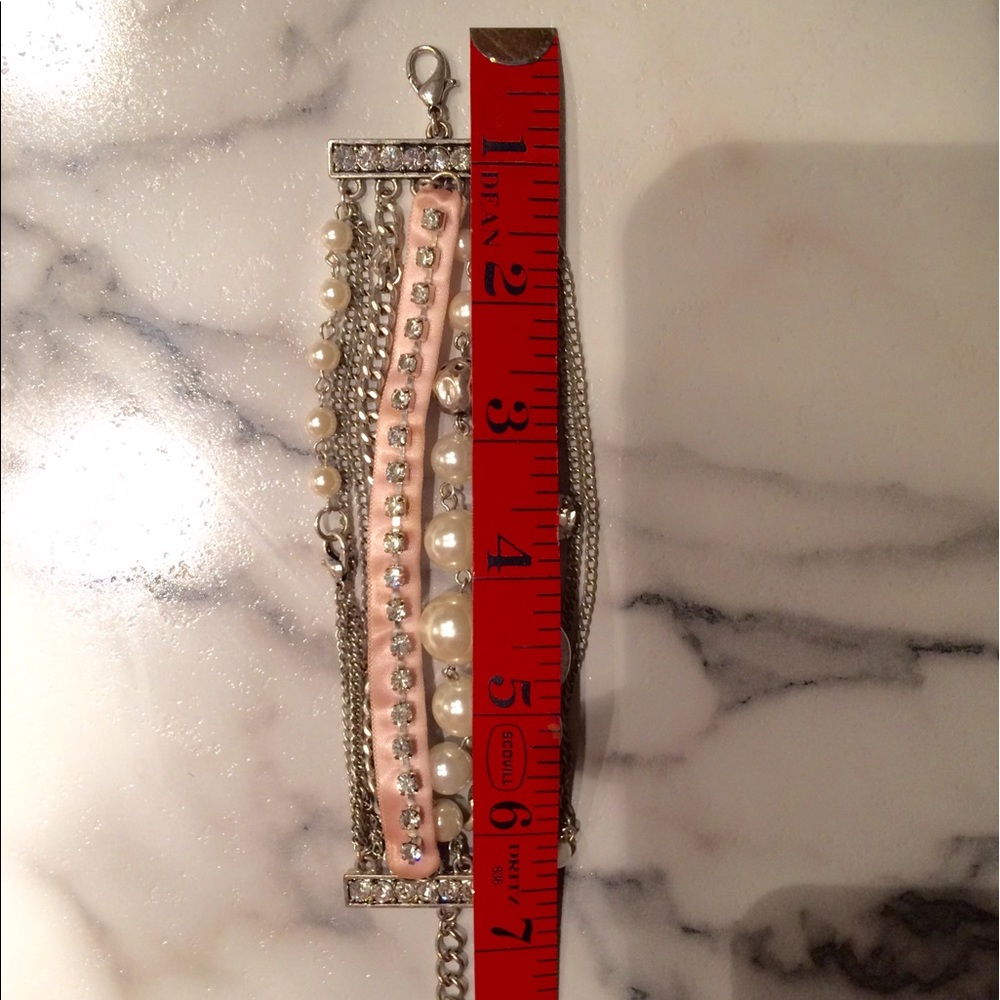 Girls in pearls bracelet - Picture 5 of 5