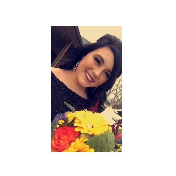 Meet your Posher, Courtney - Picture 1 of 1