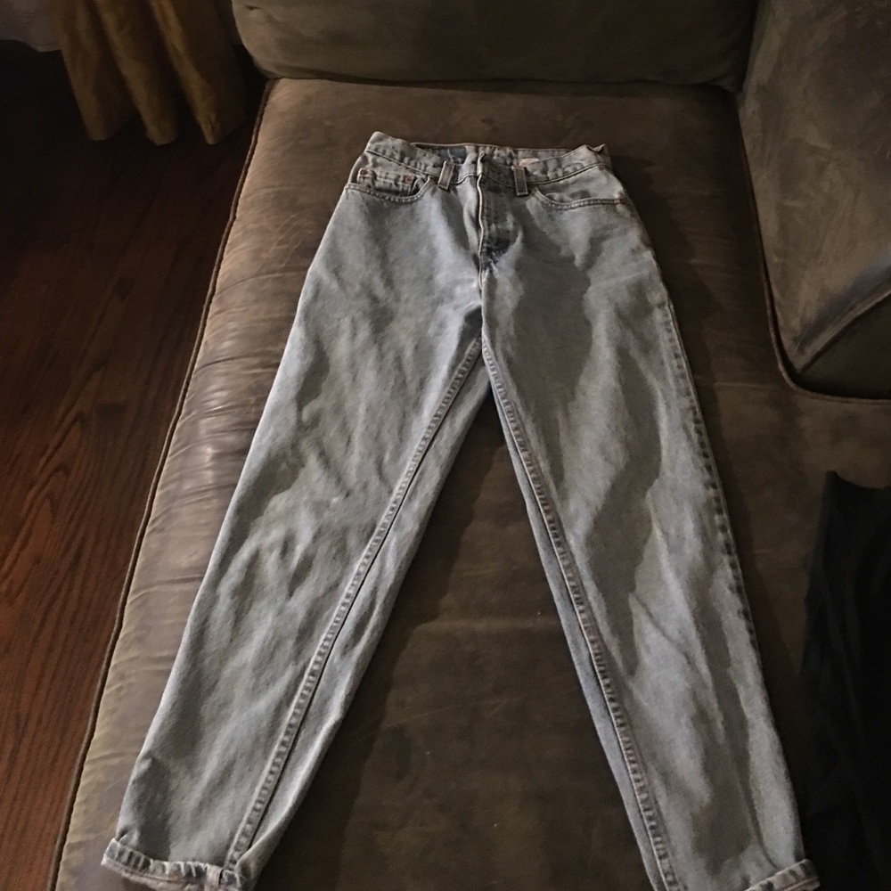 Levi's fits like a 6 and I'm an 8th in pants.
