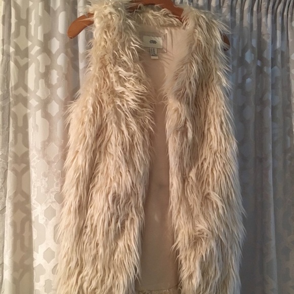 Forever 21 Jackets & Blazers - Faux fur vest