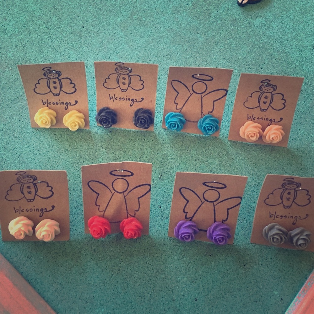 Adorable rose earrings