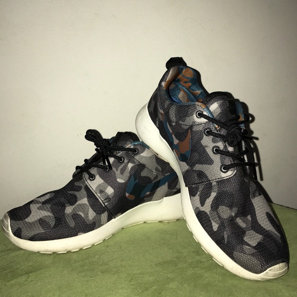 CAMOUFLAGE NIKE ROSHE RUNS