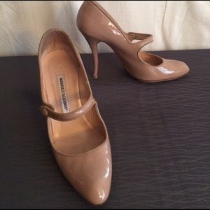 Manolo Blahnik Nude Pump