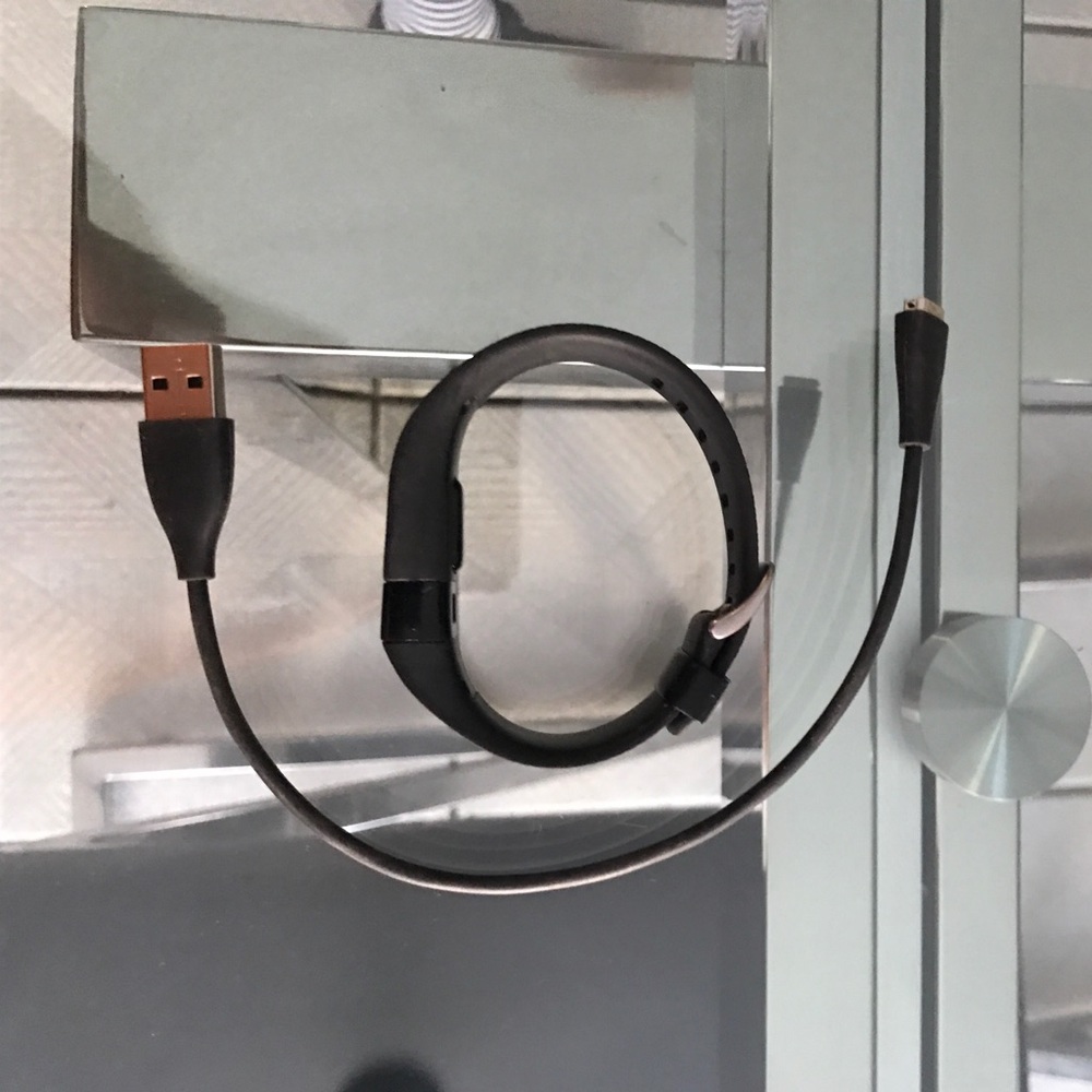Sold💰Fitbit Charge😎 - Picture 3 of 3