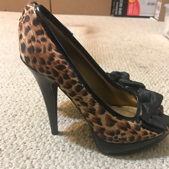 Leopard print peep toe pumps - Picture 2 of 3