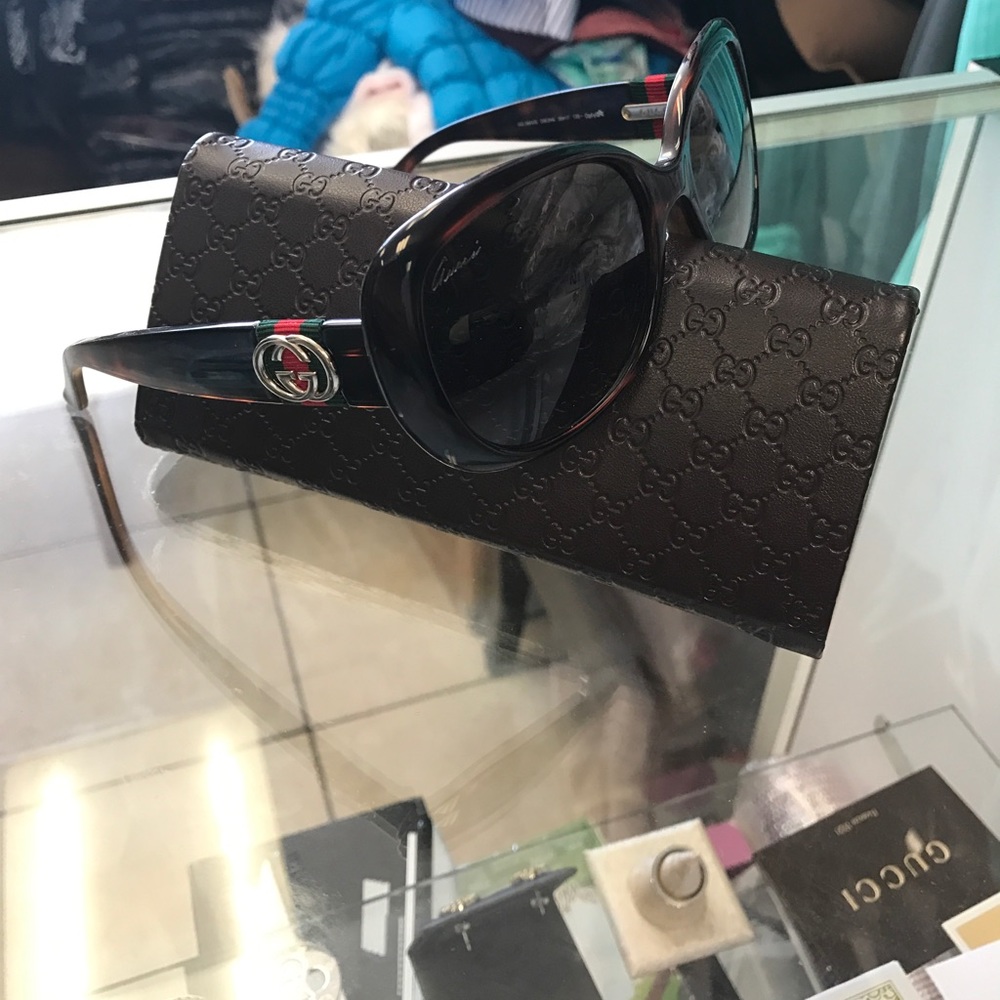 Authentic sunglasses Gucci. Paypel $290