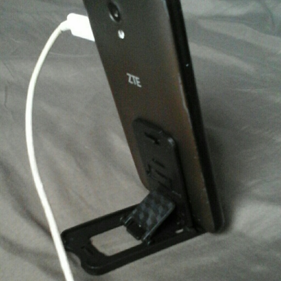 Phone stand - Picture 2 of 3