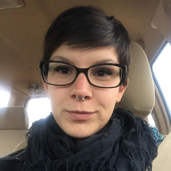 Meet your Posher, Alyce - Picture 3 of 5