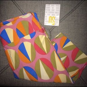 💕 OS LuLaRoe BNWT Beach Ball Leggings 💕