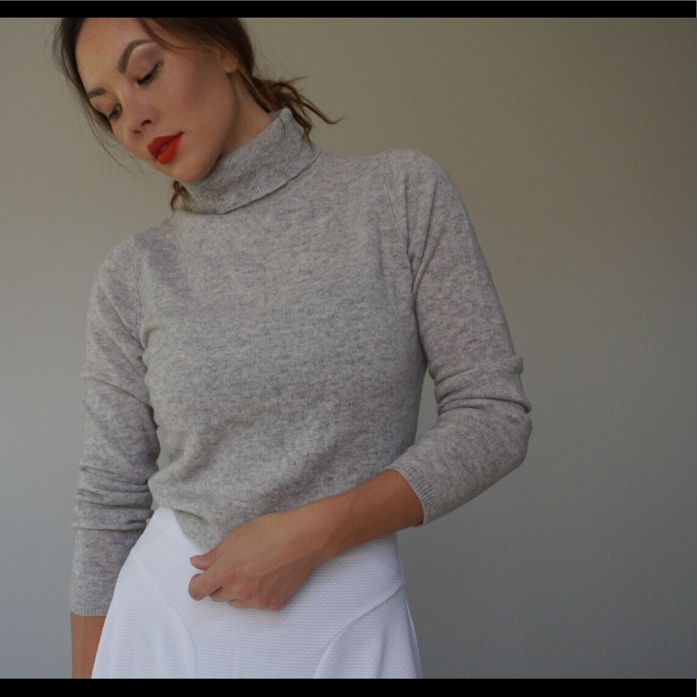 Light grey 100% Cashmere Turtle Neck Sweater