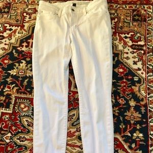 White Gap legging skimmer