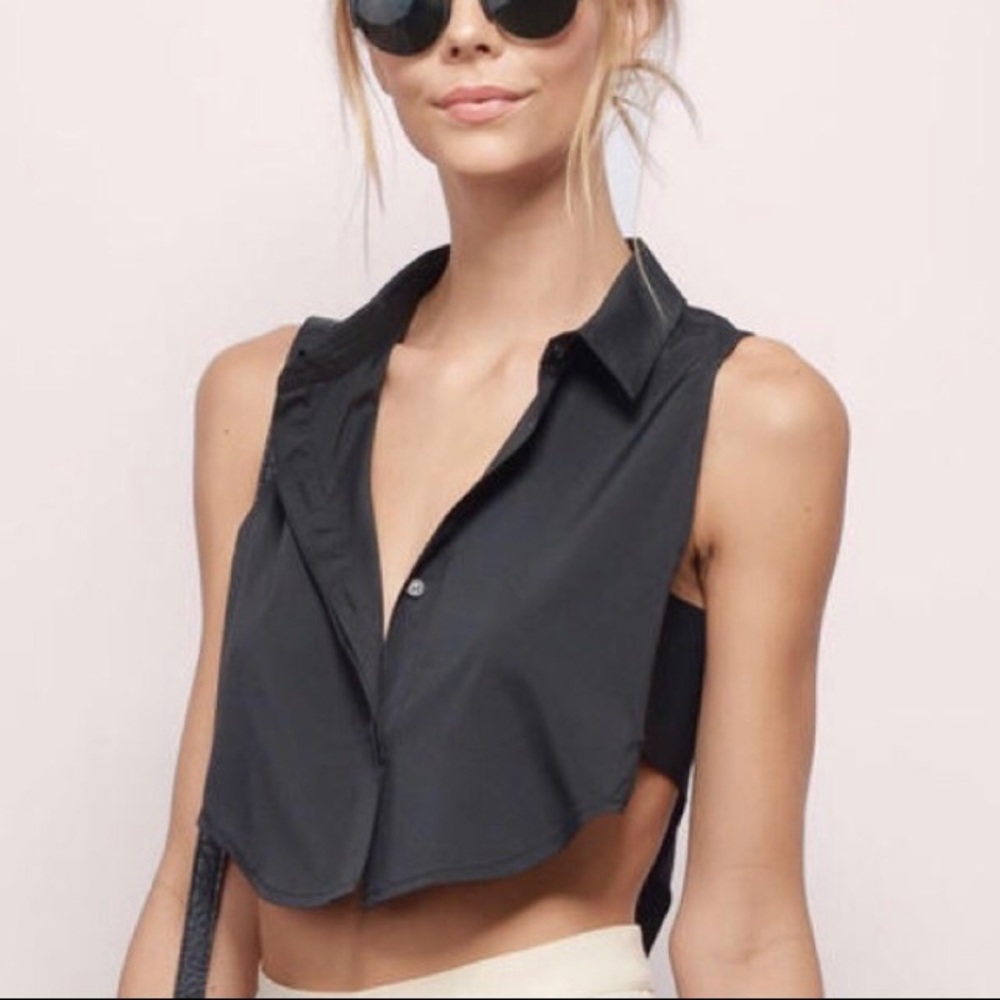 NWT black button crop tank w collar and open sides