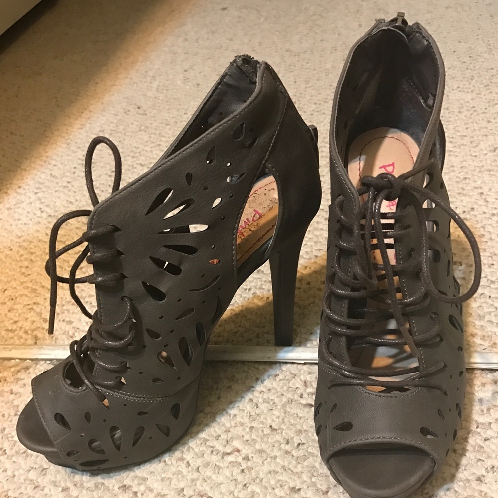 Heels - Picture 2 of 2