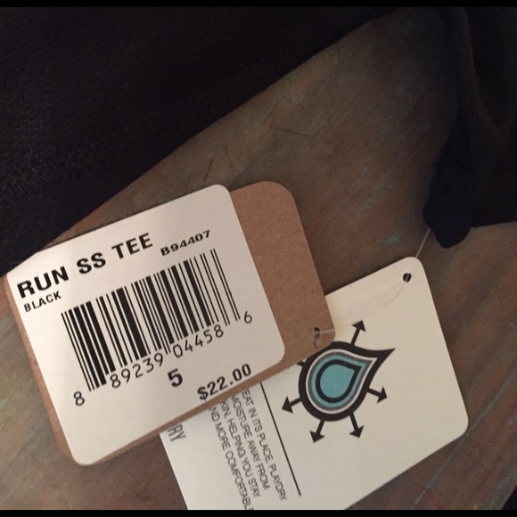 NWT Reebok RUN top. 5t - Picture 2 of 2