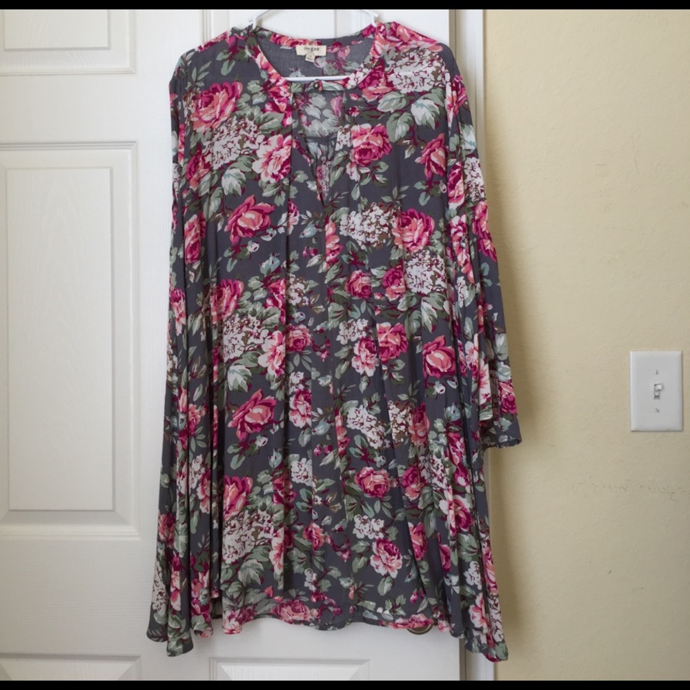 Super cute floral Umgee shirt!