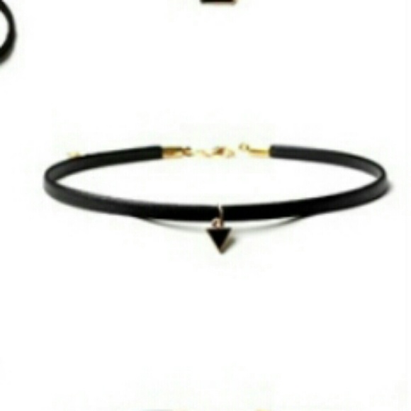 Beautiful Black choker with triangular accent - Picture 2 of 2