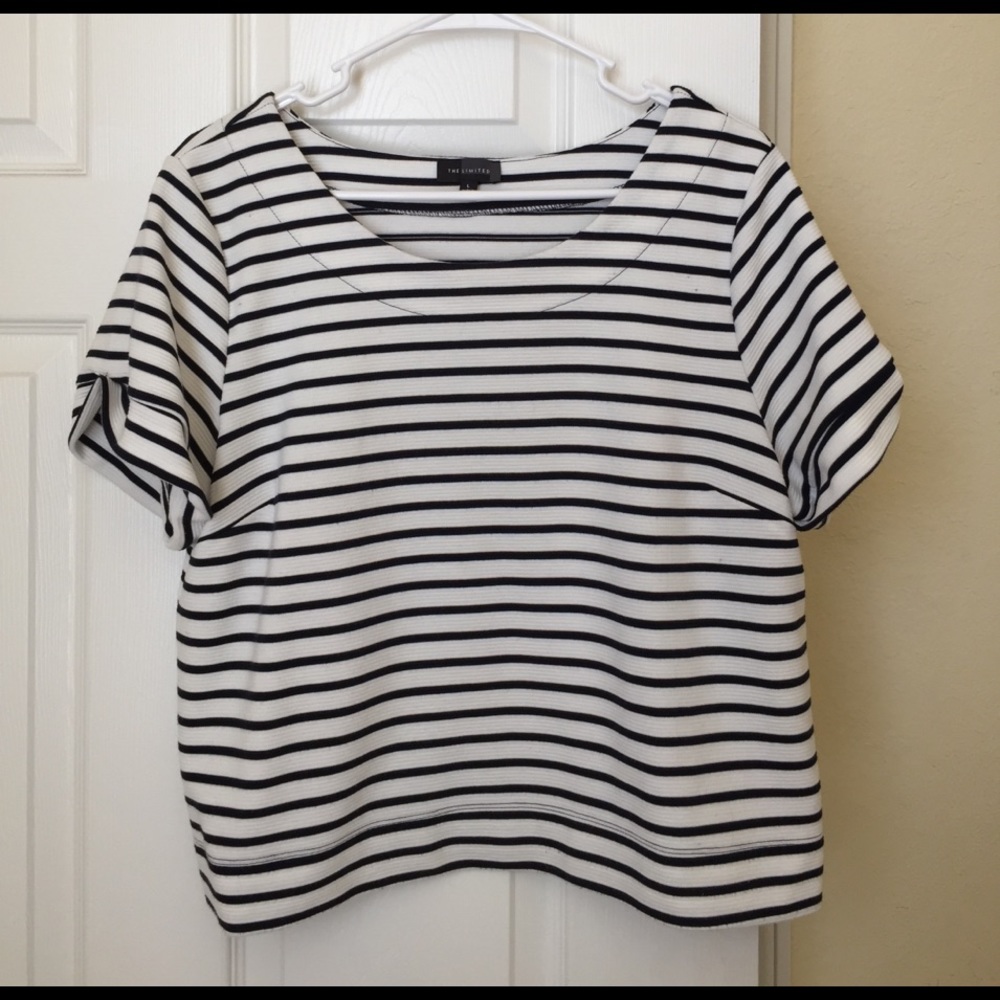 Cute crop striped shirt!