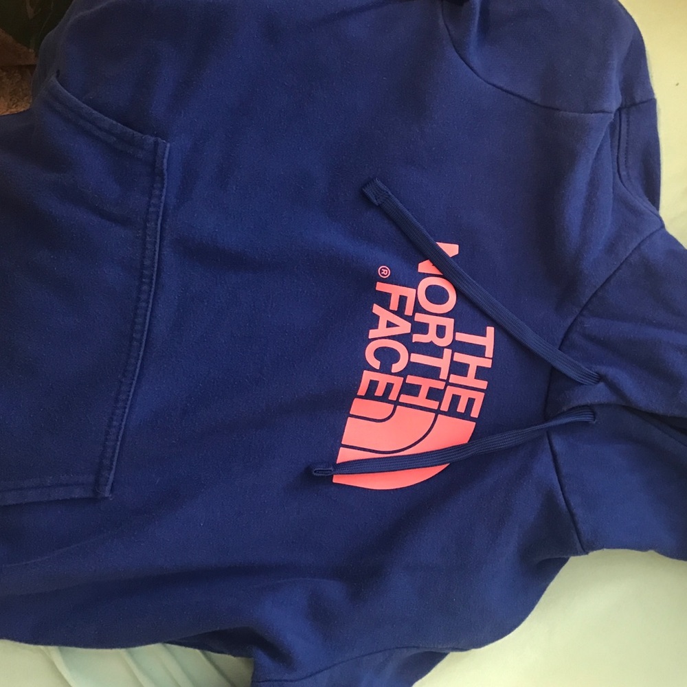 NEW North face hoodie!!!!