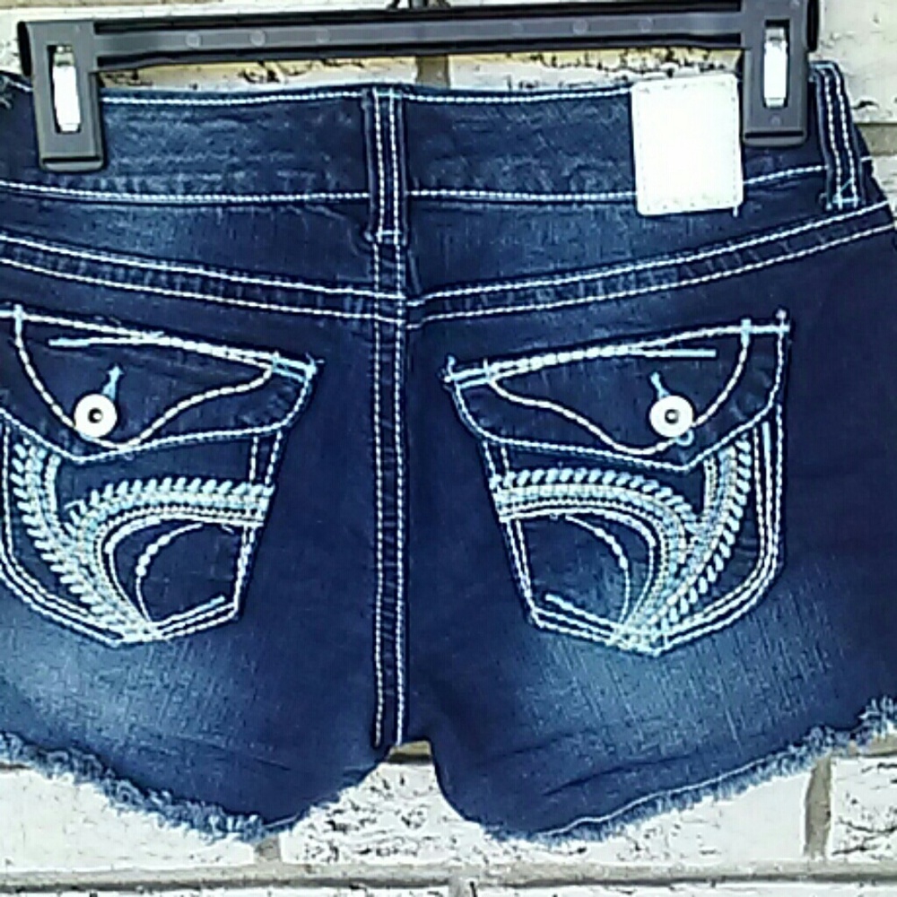 Shorts - Picture 4 of 5