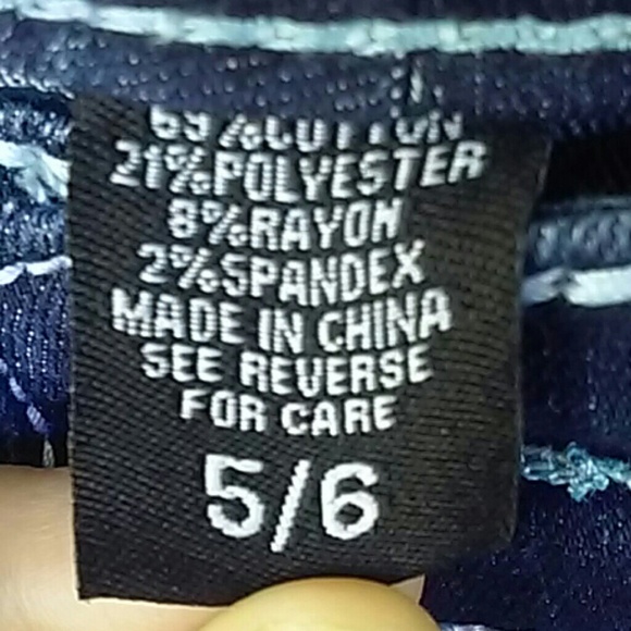 Shorts - Picture 3 of 5