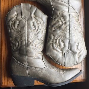 Women's size size 8 mauve cowgirl boots