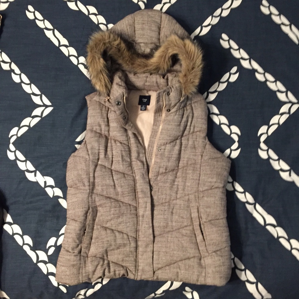 GAP vest with detachable faux fur lined hood