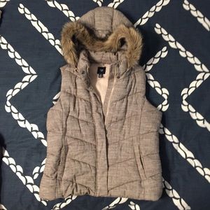 GAP vest with detachable faux fur lined hood