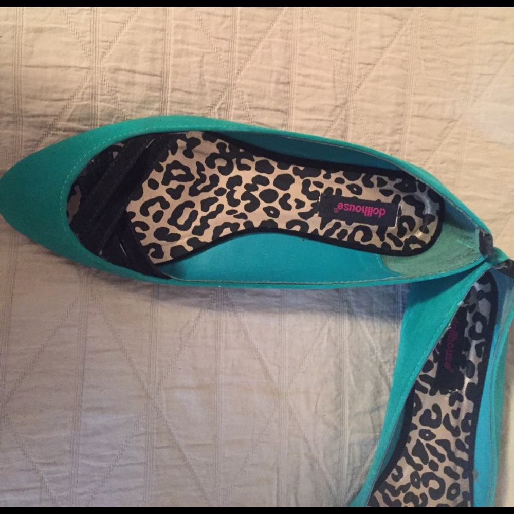 Flats - Picture 2 of 2