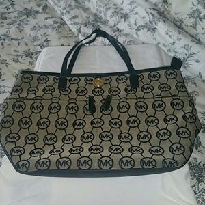 Micheal Kors Kempton Handbag