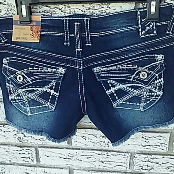 Shorts - Picture 3 of 4