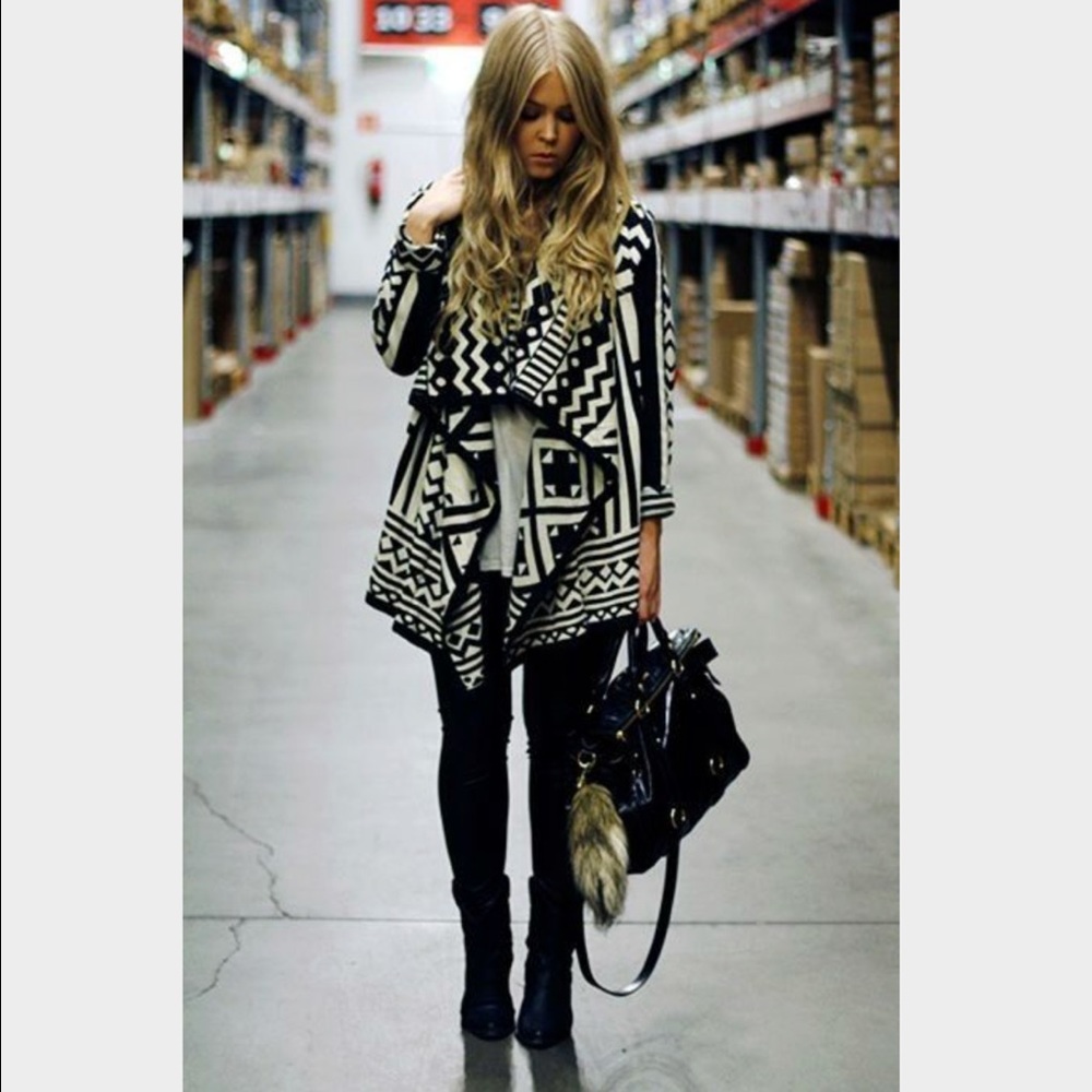 Urban outfitters black&white tribal print sweater