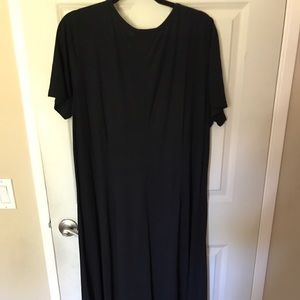 Comfy Classy Roaman black maxi dress! 🌼🌼