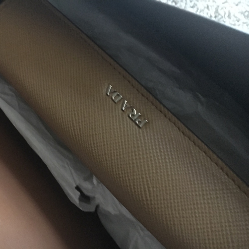 Prada Handbag, brand new - Picture 4 of 7