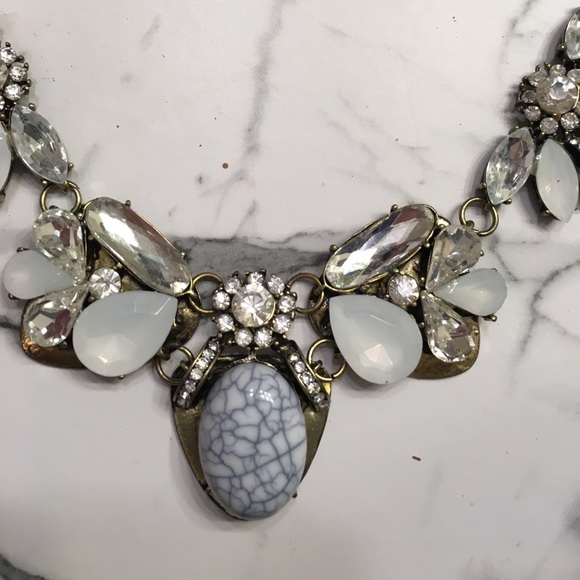 LIKE NEW NECKLACE!! - Picture 2 of 3