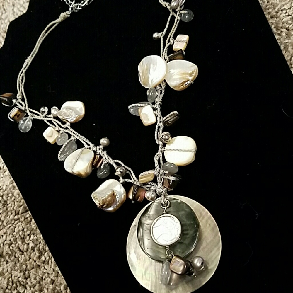 Gorgeous mixed materials Silpada necklace
