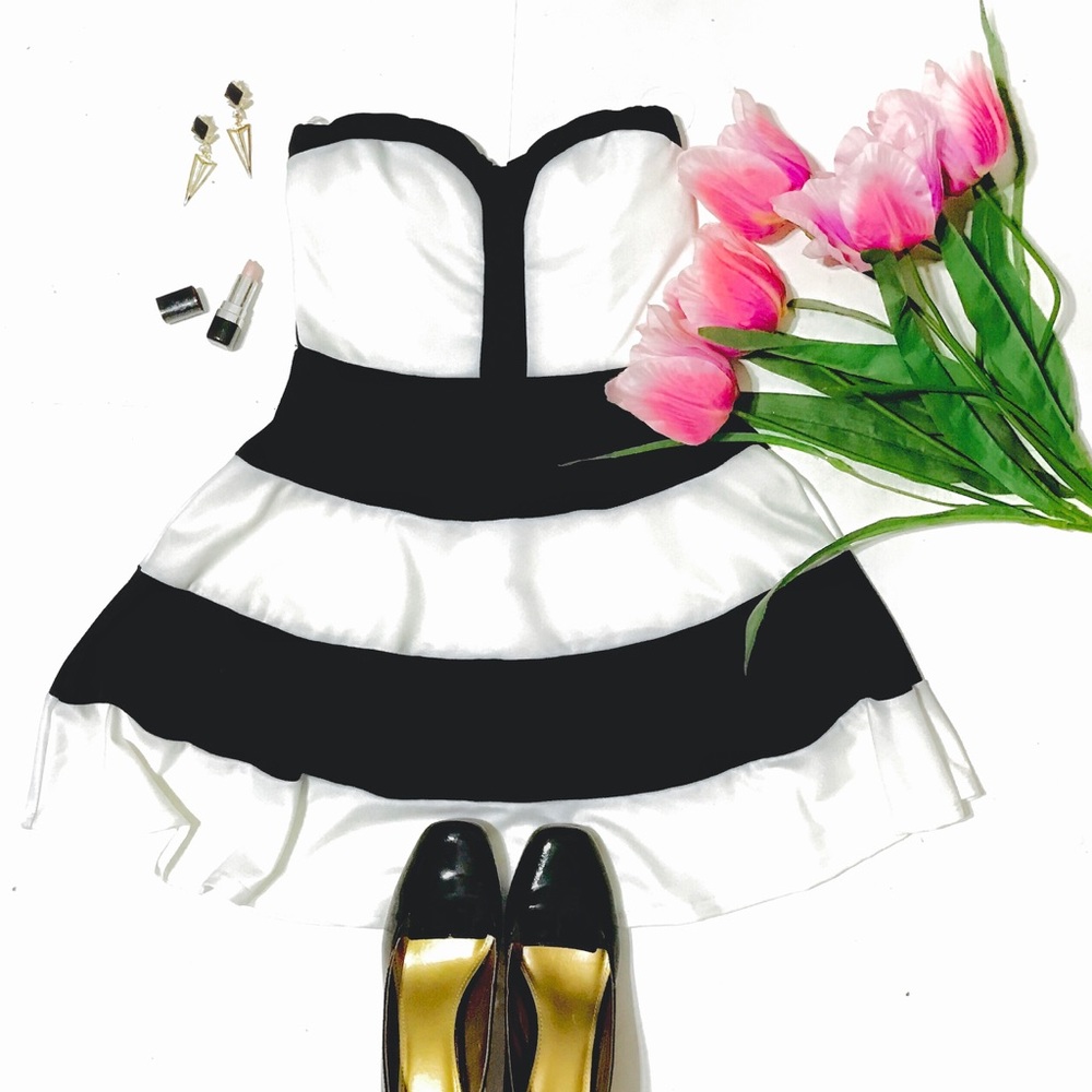 SOLD. Sweetheart Strapless B&W Striped Dress - Picture 1 of 4