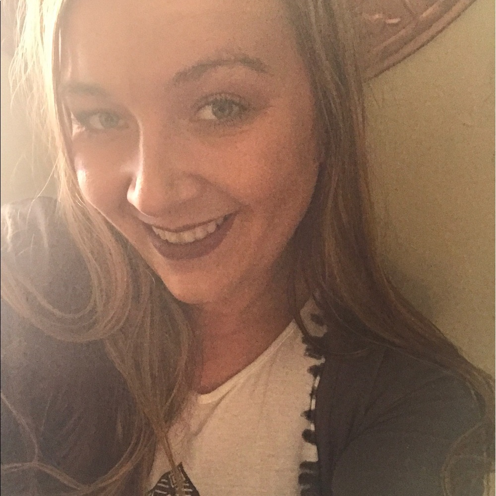 Meet your Posher, Angela