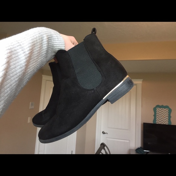 Got these shoes, wore them a few times. - Picture 1 of 4