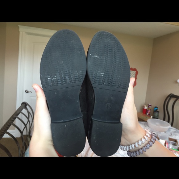 Got these shoes, wore them a few times. - Picture 3 of 4